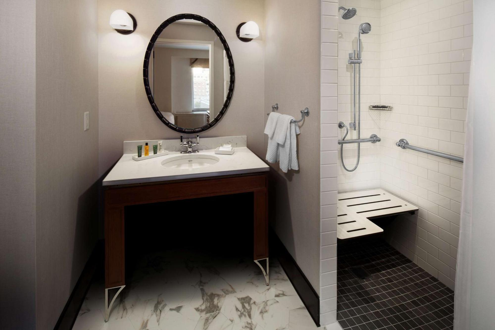 Hilton Brooklyn - Newly Renovated Hotel 4*